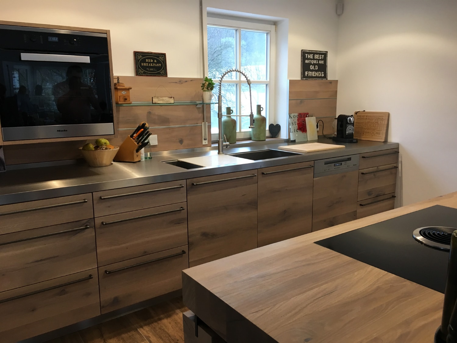 plan 3 kitchens / Massive wooden kitchen / Artful simplicity