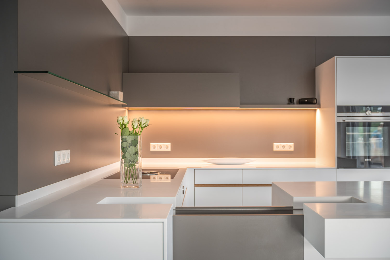 plan 3 kitchens / Architektova kuchyně Dipl. Norbert Krähling / Kompaktní kuchyně s ostrůvkem