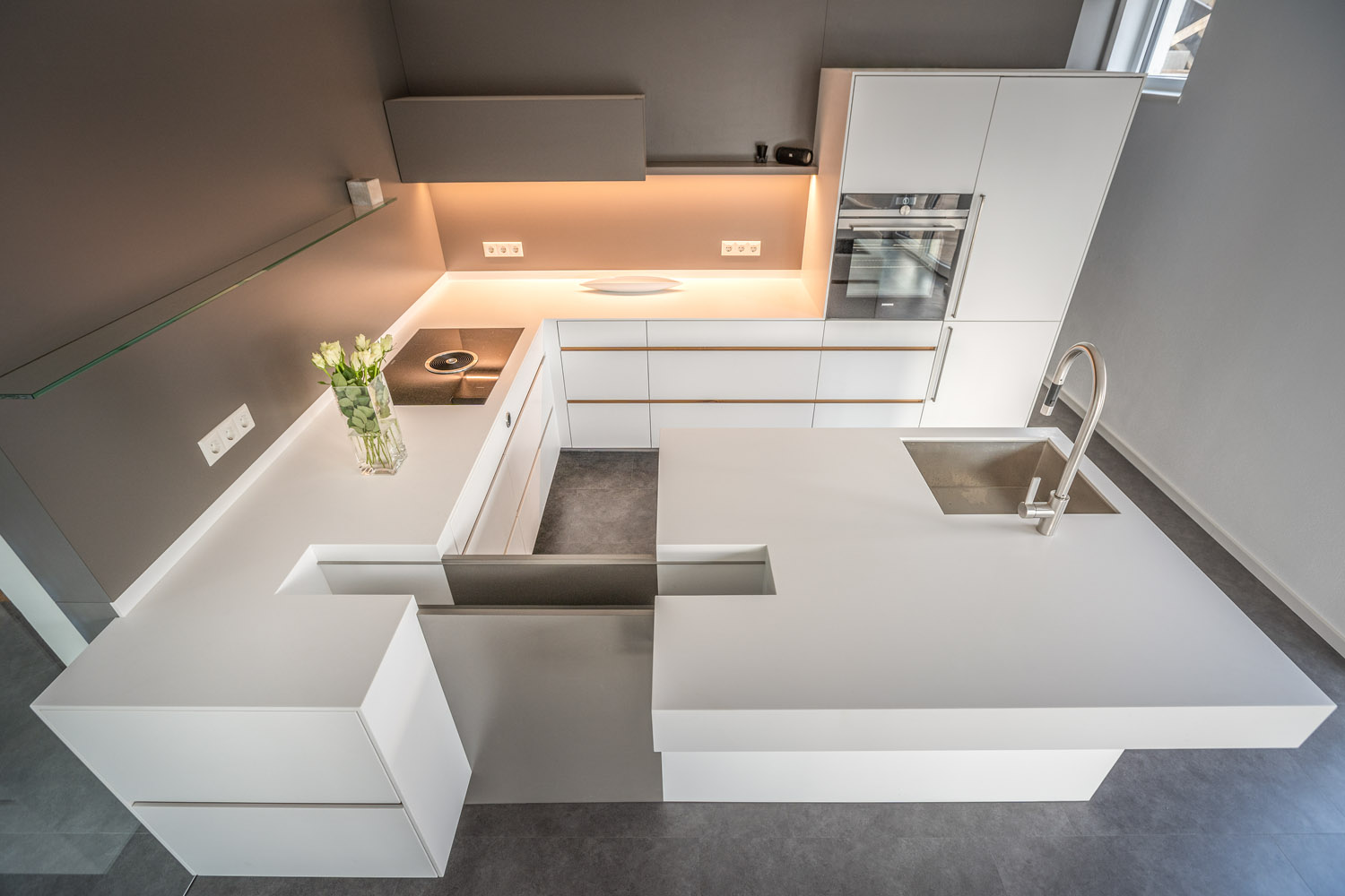 plan 3 kuchyně / Architektova kuchyně Dipl. Norbert Krähling / Kompaktní kuchyně s ostrůvkem